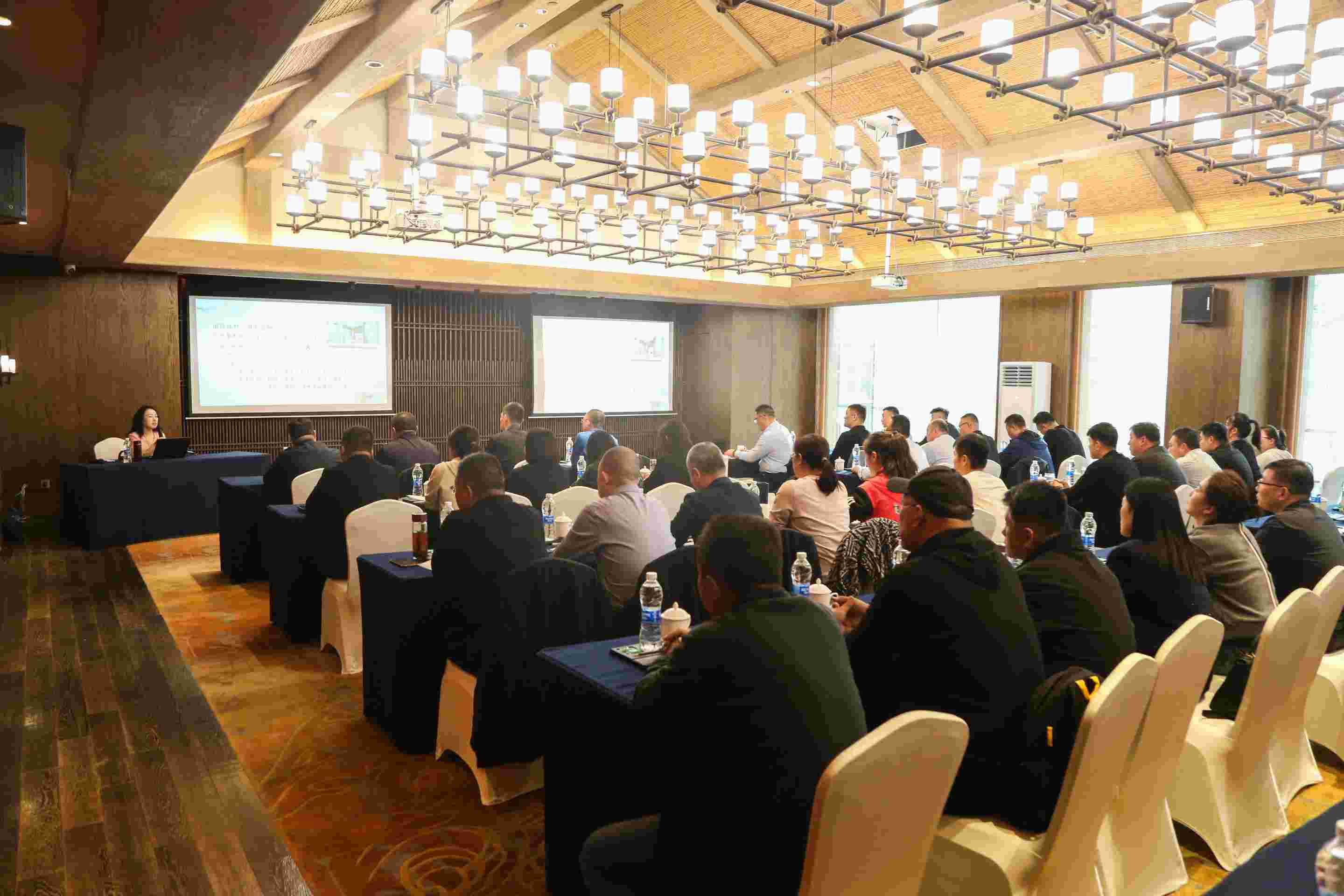 2Q2A1045.jpg 2Q2A1045.jpg