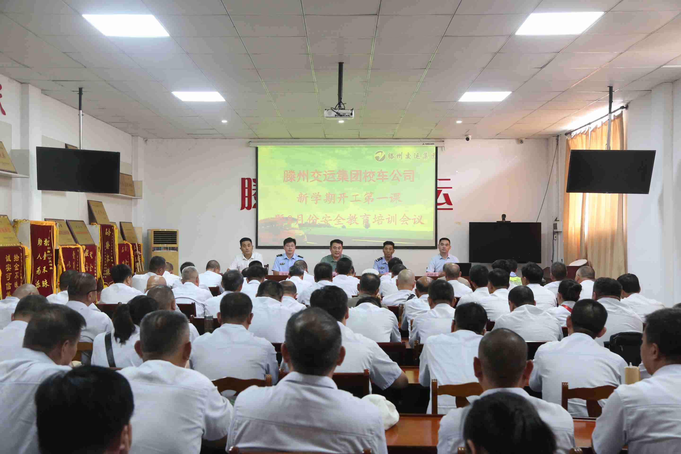 2Q2A9215.jpg 2Q2A9215.jpg