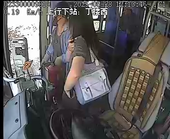 e3f693546df5bfdf8b879868c4898d46.mp4_snapshot_00.22_[2025.06.03_14.52.21].jpg
